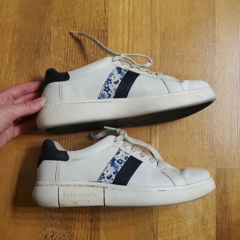 Kate Spade New York Keswick 2‎ White Leather Sneaker With Blue Floral Size 9B